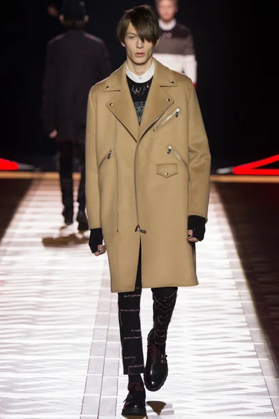 Look 30